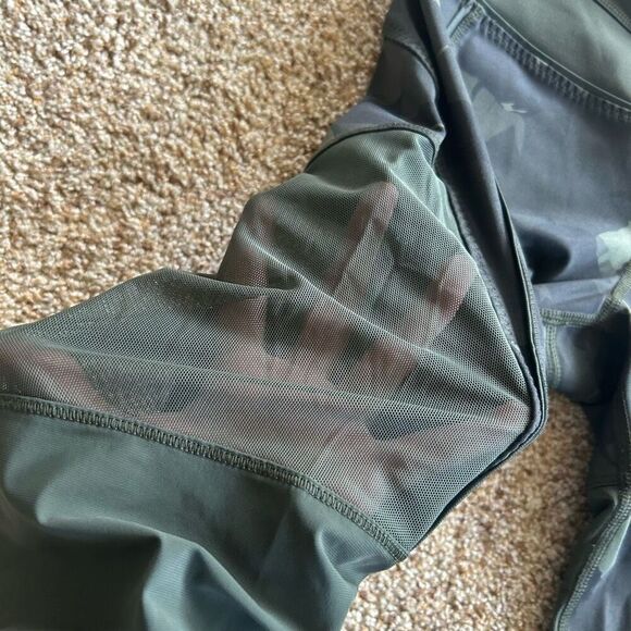 Lululemon Size 6 Leggings - Picture 4 of 8